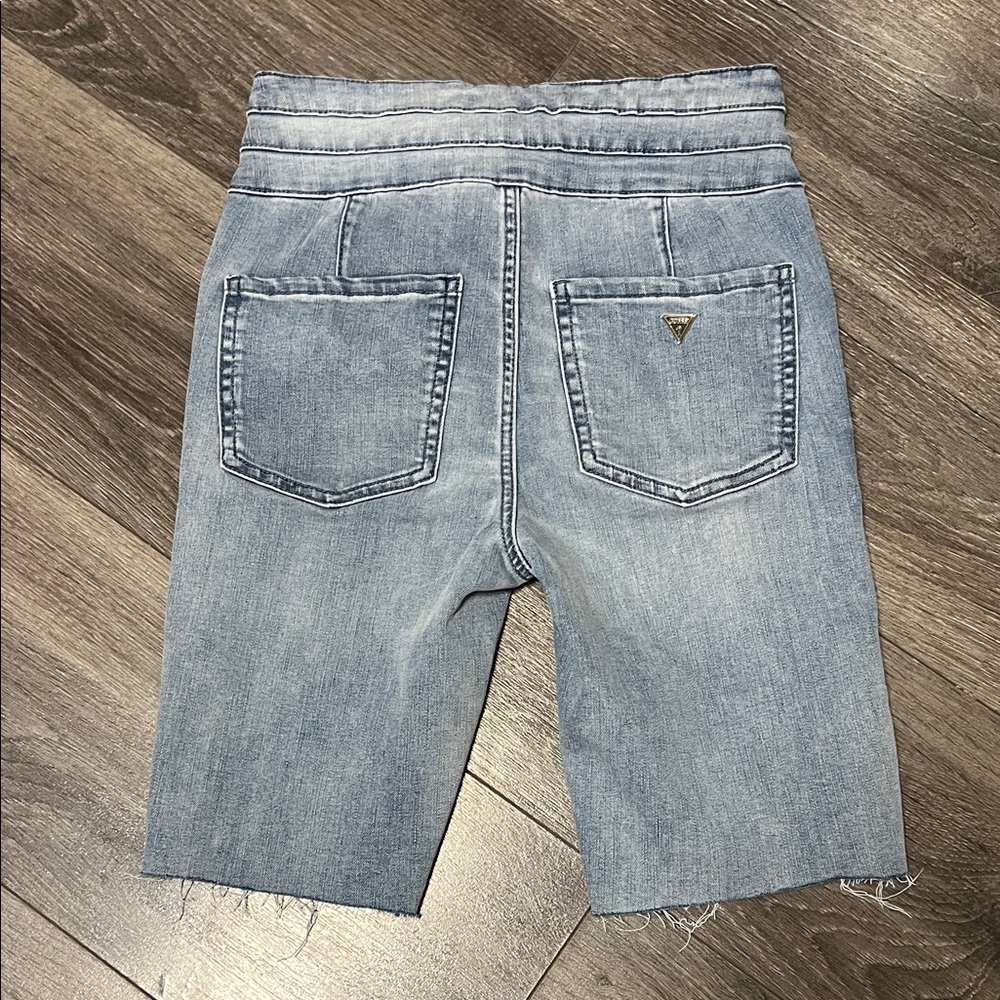 Guess shorts
Size 24